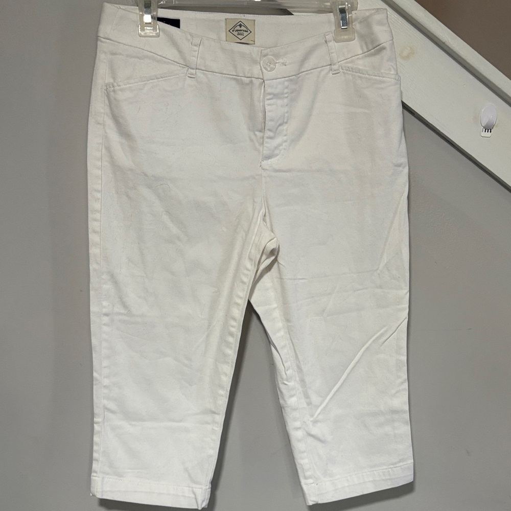 ST JOHNS BAY size 8 White Cropped Pants